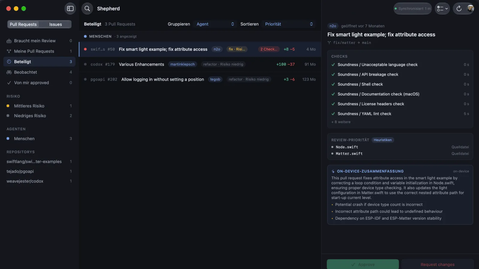 Shepherd's inbox in the German localisation: smart views, risk and repository facets on the left, the list of pull requests with CI state and diff size in the middle, checks and an on-device summary on the right.
