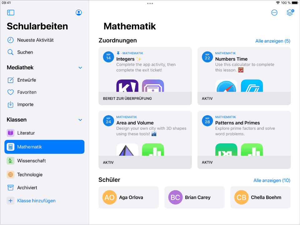 Ein Screenshot der Apple Classroom app. Angezeigt werden verschiedene Aufgaben und der Bearbeitungsstatus davon.